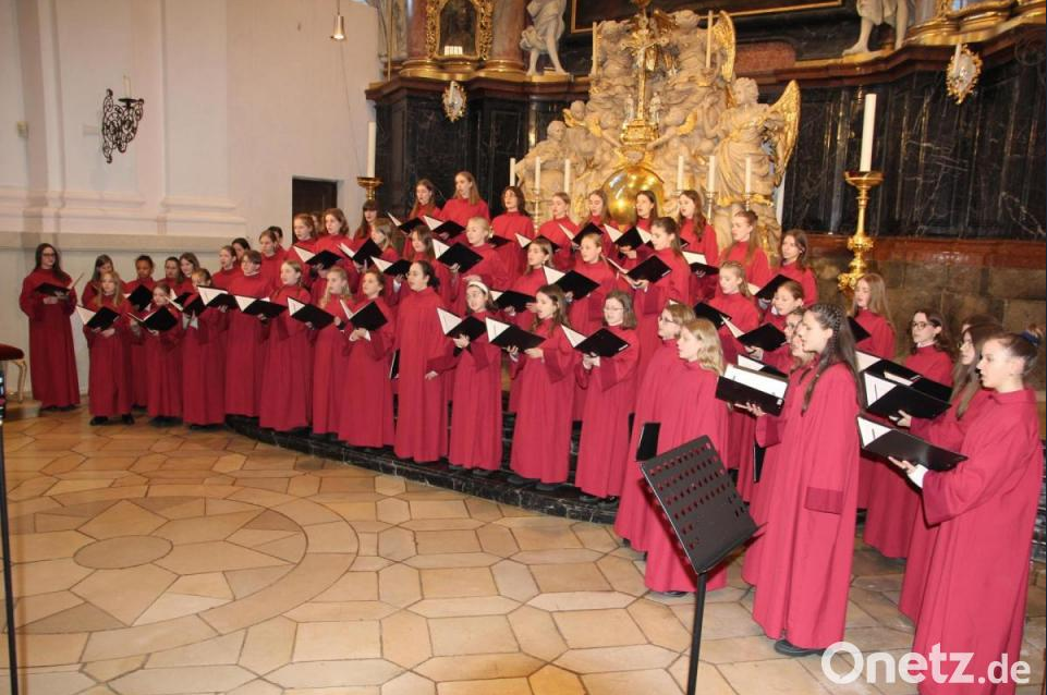 Mädchenchor der Regensburger Domspatzen begeistert in der Basilika Waldsassen