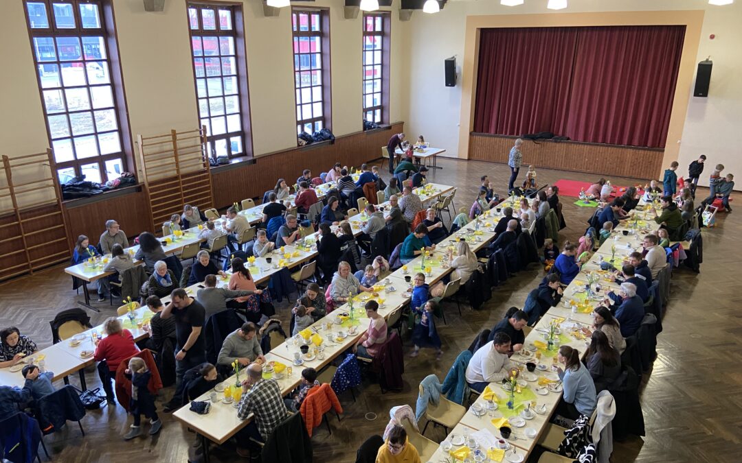 Familienfrühstück in der Stadthalle